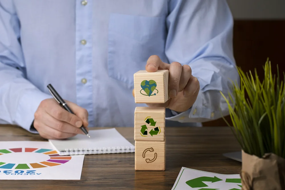 sustentabilidade Líder trabalhando com bloco de madeira repensado ações de sustentabilidade